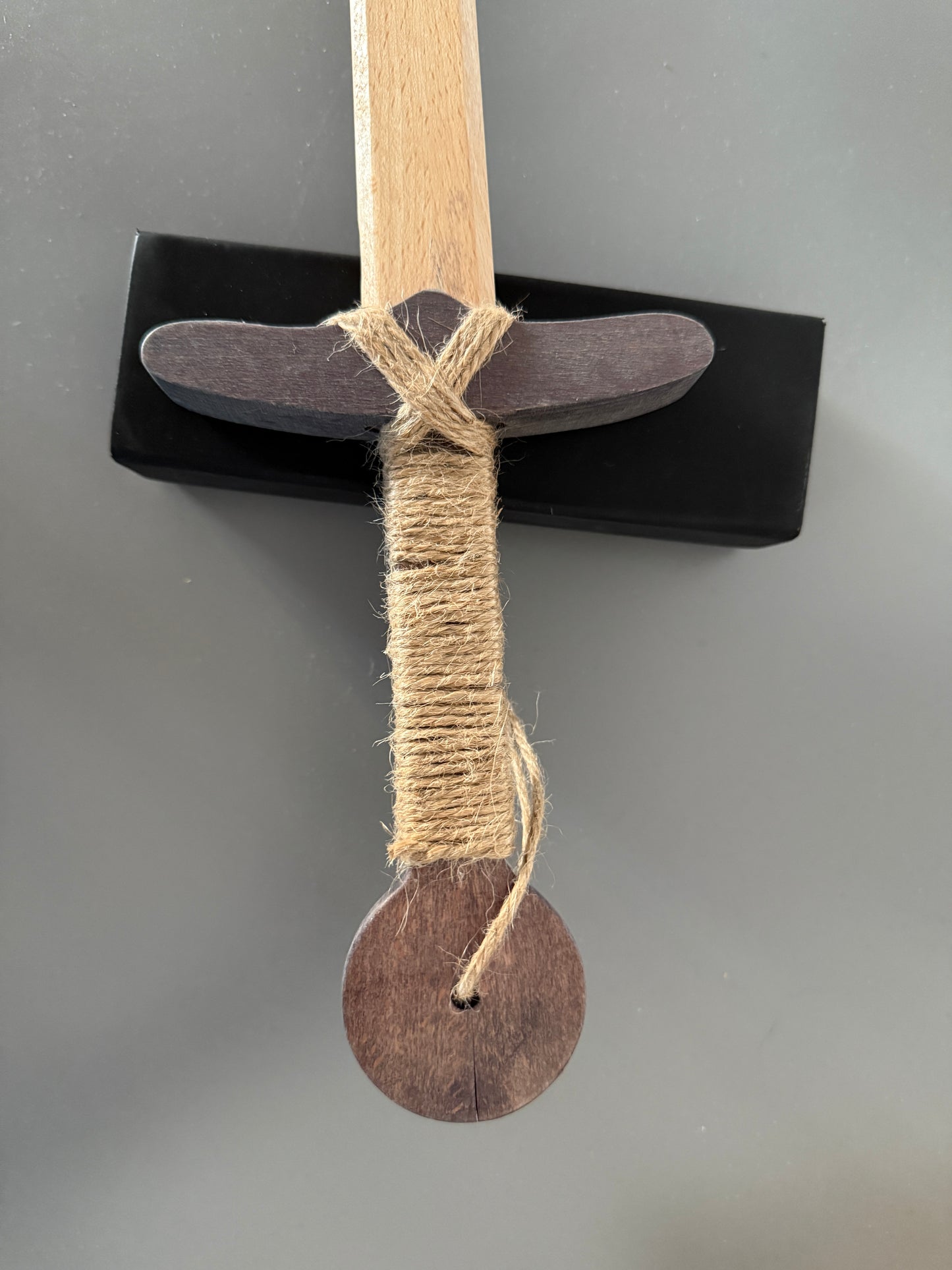 Holzschwert in zwei Ausführungen, ca 60cm Länge